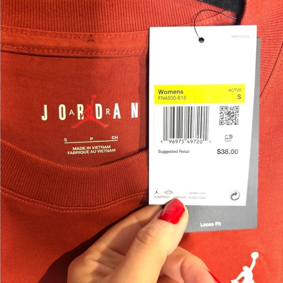 NWT Women’s Rust Colored Air Jordan Relaxed Fit Small Short Sleeve Crew Neck Tee - Picture 3 of 5